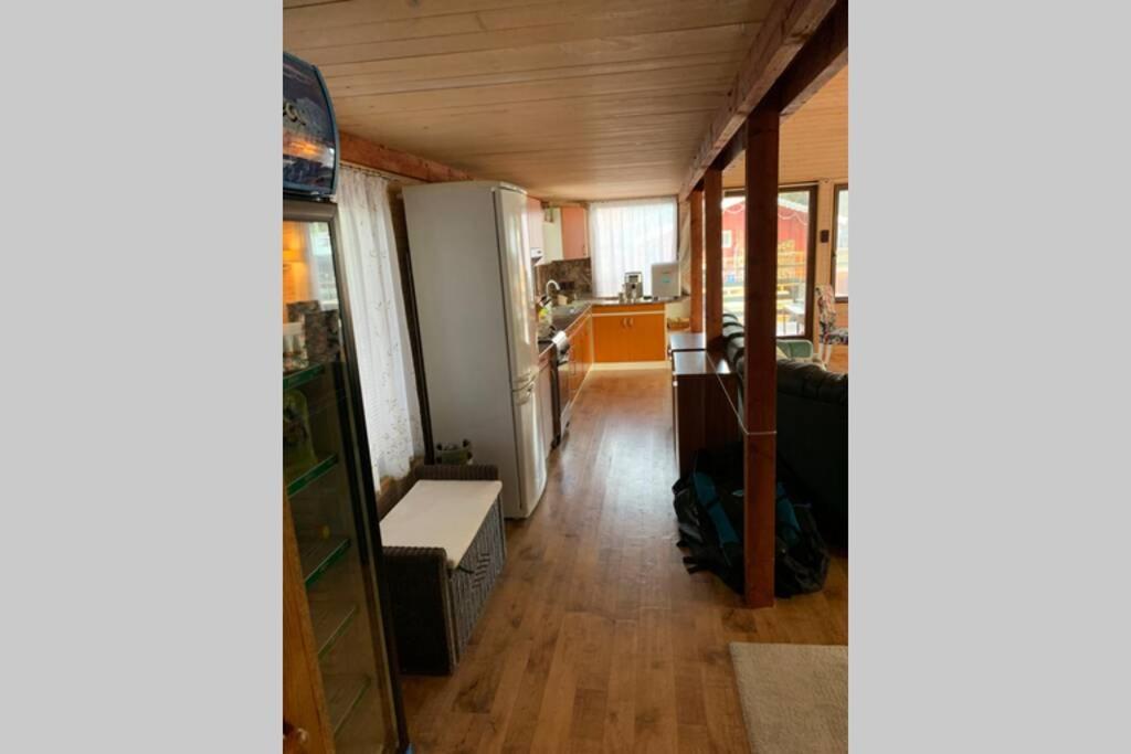 Готель Houseboat - Beacon Of Happiness Братислава Екстер'єр фото