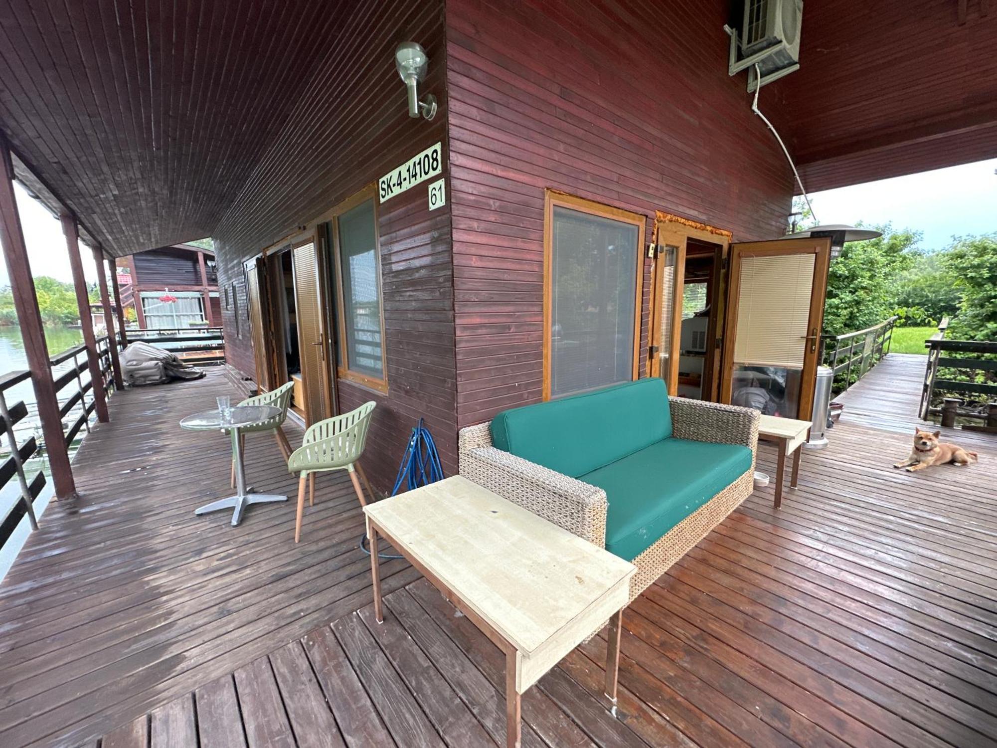 Готель Houseboat - Beacon Of Happiness Братислава Екстер'єр фото